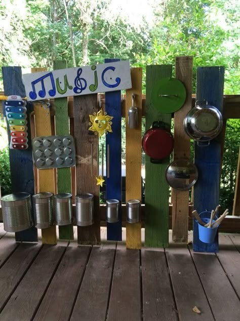 Preschool Outdoor Area, Outdoor Music Area, Outdoor Playscapes, Playing Ideas, Pallet Kids, Diy Kids Playground, Outdoor Learning Spaces, Outdoor Play Spaces, Play Area Backyard