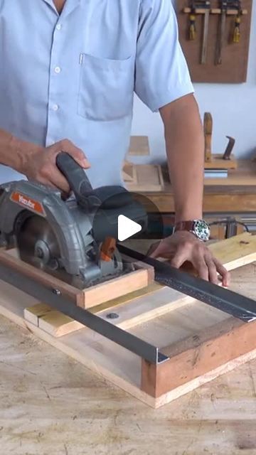 Circular Saw Guide Rail, Circular Saw Guide, Circular Saw Jig, Circular Saw Track, Z Craft, Miter Saw, Best Diy, Woodworking Ideas, Tool Hacks