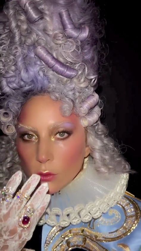 Lady Gaga Wig, Gay Costume, Star Pics, Lady Gaga Photos, Lady Gaga Pictures, Pop Icons, Runway Makeup, Movie Fashion, Goddess Of Love