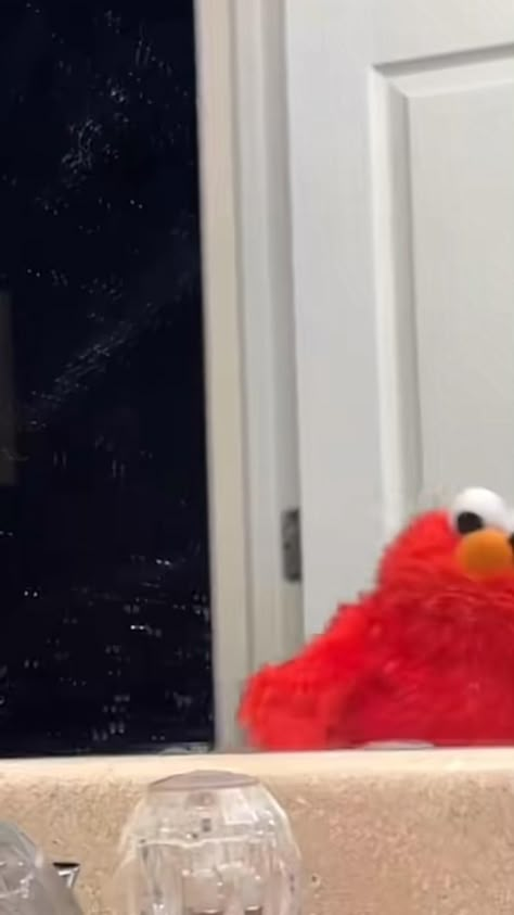 #elmo #mondayvibes Elmo Turkey Disguise, Elmo And Rocco Funny, Funny Elmo Picture, Elmo Videos Funny, Angry Elmo, Elmo Savage, Elmo Memes Funny, Evil Elmo, Cursed Elmo