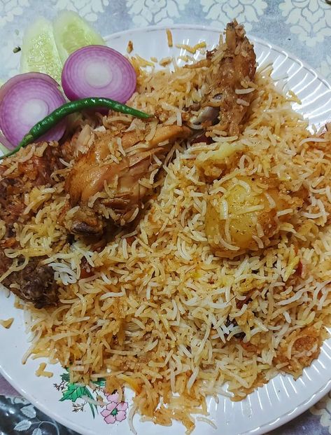 Biriyani Photos Snap, Biriyani Fake Snap, Biriyani Aesthetics, Chicken Biryani Snap, Biryani Pics, Indian Chicken Recipes, Indian Rice, Indian Chicken, Recipes Snacks