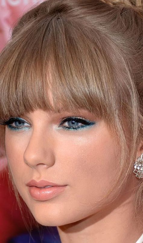 Taylor Swift, blue shadow/eyeliner. (Taylor by Taylor Swift launch party in NYC) Taylor Swift Blue Eyeshadow, Taylor Swift Debut Album Makeup, 2013 Makeup Looks, Taylor Swift Blue Hair, Taylor Swift Eye Makeup 1989, Taylor Swift 1989 Era Makeup, Debut Makeup Taylor Swift, Taylor Swift Debut Makeup Looks, 1989 Taylor Swift Aesthetic Makeup