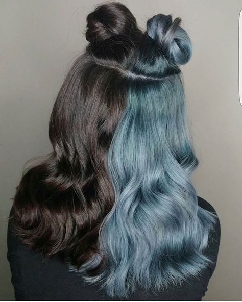 Black or blue by @adlydesign ?. 😗👤🗣💙💙💙 Cheveux Oranges, Half And Half Hair, Split Dye, Split Dyed Hair, Cute Hair Colors, Hair Streaks, Split Hair, Hair Color Pastel, Makeup Model