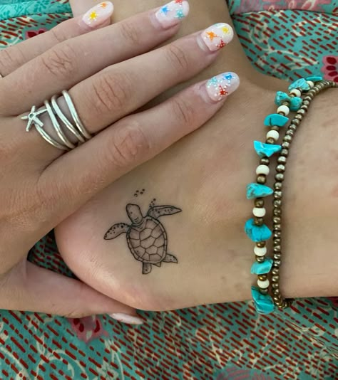 Turtle Tattoo Placement Ideas, Turtle And Starfish Tattoo, Matching Shell Tattoos, Cute Sea Turtle Tattoo, Tiny Sea Turtle Tattoo, Moana Inspired Tattoos, Marine Biology Tattoo, Tattoo Ideas Turtle, Low Stomach Tattoo