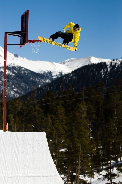 Tail grab 'Michael Jordan' Tap © Tim Zimmerman / Red Bull #snowboarding Red Bull Snowboarding, Michael Jordan, Golden Gate Bridge, Golden Gate, Red Bull, Snowboarding, Mount Everest, Tap, Natural Landmarks