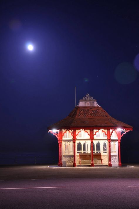 Beach shelter at night. Bexhill. Manchester By The Sea Aesthetic, Manchester By The Sea Cinematography, Wells Next The Sea Norfolk, Seaside Heights, Bexhill On Sea England, Student Room, Living In England, Union Jack, United Kingdom