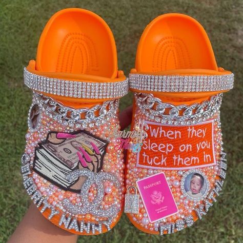 Designer Crocs, Cool Crocs, Custom Baby Shoes, Croc Decorations, Crocs With Charms, Bedazzled Shoes Diy, Denim Diy Clothes, Bedazzled Shoes, Crocs Fashion