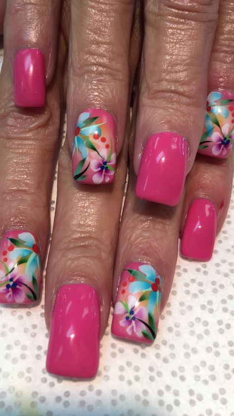 Tropical Airbrush Design Tropical Pedicure Designs, Hawaiian Nail Designs Tropical Flowers, Hawaiian Theme Nails, Hawaian Nail Design, Hawaiian Inspired Nails, Tropical Gel Nails, Summer Flower Nail Designs, Tropical Pedicure, Beach Toe Nails Vacation