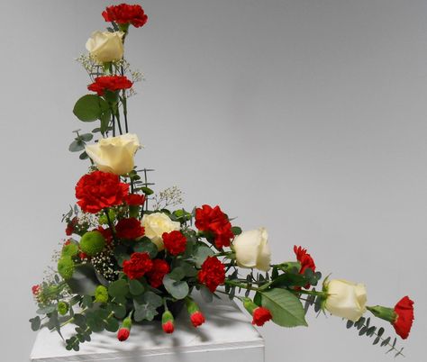 Asymmetrical arrangement, red roses and carnations Carnation Wedding Flowers, Carnation Wedding, Contemporary Flower Arrangements, Rose Floral Arrangements, White Flower Arrangements, Rose Flower Arrangements, Large Flower Arrangements, Flower Arrangement Designs, Christmas Flower Arrangements