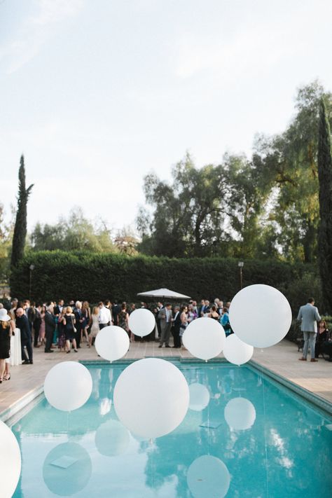 All White Backyard Party Decorations, Pool Wedding Decorations, Hummingbird Nest Ranch, Wedding Pool Party, Pool Wedding, Pool Party Decorations, Venue Decor, White Balloons, Wedding Balloons