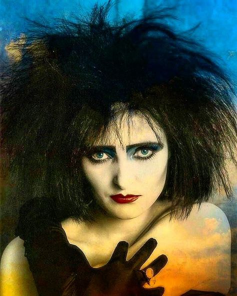 Siouxsie Sioux 80s, Gothic Icons, Classic Goth, The Godmother, Siouxsie And The Banshees, Mick Mars, 80s Goth, Siouxsie Sioux, British Punk