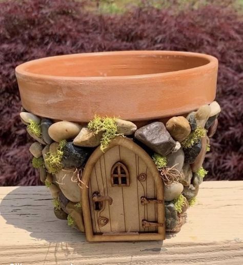 Fairy Garden Pots, Terra Cotta Pot Crafts Diy, Fairy Tree Houses, Fairy House Crafts, Flower Pot Art, Terra Cotta Pot Crafts, Fairy House Diy, Fairy Garden Designs, Fairy Garden Crafts