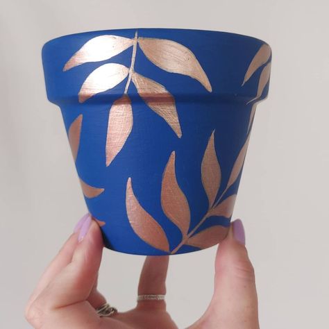 🌿🌱Christine 🍃🌵 | Got to love a rose gold shine! #handpainted #terracottapots #contemporary #design #jungle #plantpots #planters #plantlife #plantclub… | Instagram Small Flower Pots Ideas Paint, Terra Cotta Pot Crafts Diy, Plant Pot Design, Flower Pot Art, Pot Painting, Plant Pot Diy, Terra Cotta Pot Crafts, Painted Pots Diy, Flower Pot Design