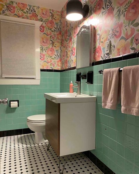 Mint Green Bathroom Ideas Vintage Tile, 1950s Green Tile Bathroom, Green Bathroom Vanity With Wallpaper, 1950s Tile Bathroom, Mint Tile Bathroom, Vintage Green Tile Bathroom, Tile And Wallpaper Bathroom, Old Tile Bathroom, 1950s Bathroom Tile