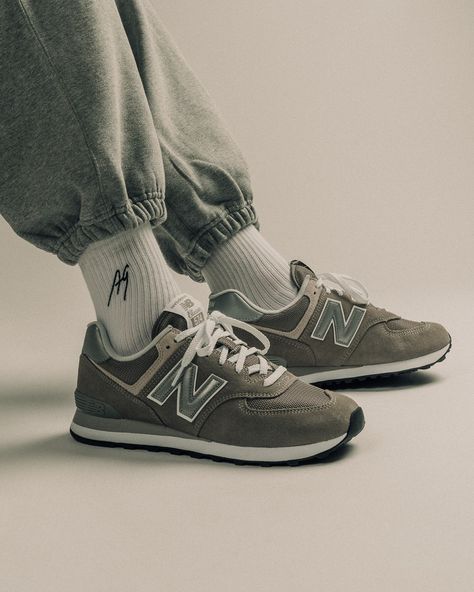 Vintage Essentials, New Balance Shoes Men, Nb Sneakers, Noxus League Of Legends, Best Sandals For Men, Nb Shoes, Shoes Aesthetic, Basket Vintage, Balance Sneakers