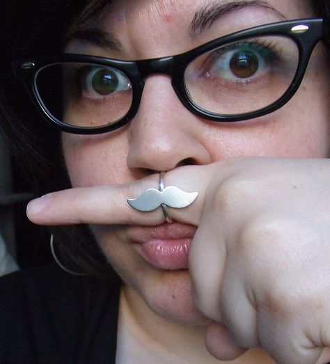 moustache ring Movember Mustache, Chanel Iphone Case, Sweet Ring, Unusual Rings, Moustaches, Jewellery Ideas, Iphone 5 Case, Nostril Hoop Ring, Jewelry Art