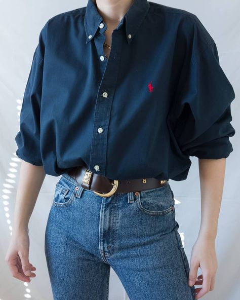 Stunning vintage navy blue Polo Ralph Lauren 100% cotton relaxed shirt. Perfect condition. Best fits s-l depending on desired fit. Comment… Oxford Blue Shirt Women Outfit, Oxford Shirt Outfit, Oxford Shirt Women, Blue Oxford Shirt, Blue Shirt Women, Oxford Blue, Blue Polo, Navy Shirt, Oxford Shirt