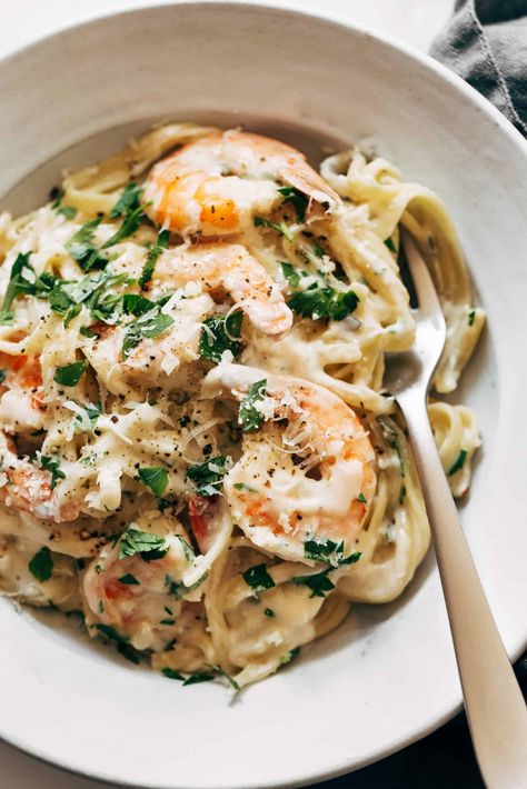 Shrimp Linguine Recipe, Seafood Linguine, Pasta With Shrimp, Shrimp Linguine, Linguine Recipes, Alfredo Sauce Recipe, Shrimp Recipes Easy, Seafood Pasta, Appetizer Salads