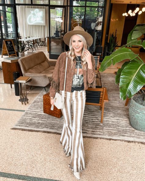 What to Wear in Nashville: 31 Stunning Nashville Outfits to Make Heads Turn Fall Outfits For Nashville, Outfits For Nashville, What To Wear In Nashville, Women Fall Outfits, Nashville Outfits, Comedy Show, Planning A Trip, Fall Outfits Women, Nashville