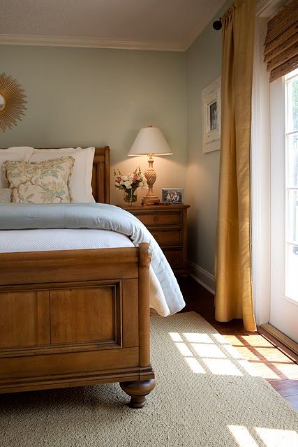 Master bedroom Pine Bedroom, Pine Furniture, Cottage Interiors, Traditional Bedroom, Room Decorating, Simple Bedroom, Beautiful Bedrooms, Dream Bedroom, Home Fashion