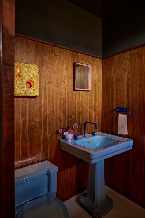 Blue Bathroom, Los Angeles Homes, Guest Bath, Architectural Digest, 인테리어 디자인, Wood Paneling, Bathroom Interior, Design Inspo, Backsplash