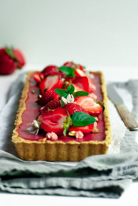 Vegan Strawberry Hibiscus Tart in a Pistachio Shortbread Crust Strawberry Hibiscus, Pistachio Shortbread, Strawberry Tart, Vegan Cheesecake, Shortbread Crust, Strawberry Desserts, Vegan Dessert Recipes, Vegan Treats, Sweet Tarts