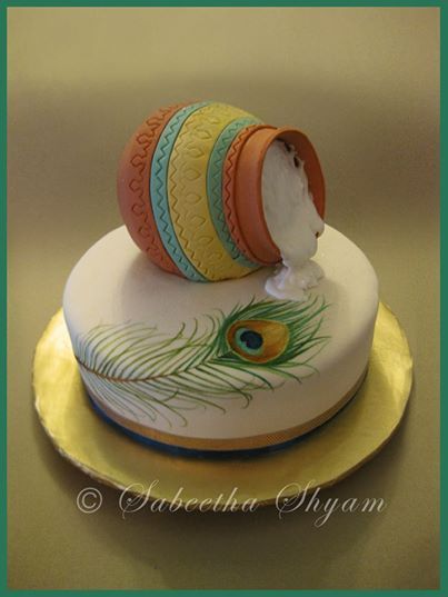 A cake for my daughter :) Matki Cake For Janmashtami, Holiday Cookies For Kids, Dhol Cake, Indian Cakes, Mehndi Cake, Fruit Birthday Cake, Krishna Birthday, Janmashtami Celebration, Indian Cake