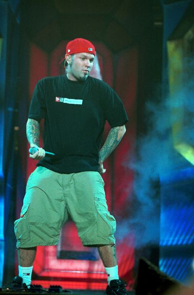 #freddurst #limpbizkit Limp Bizkit Halloween Costume, Limp Bizkit Costume, Fred Durst Halloween Costume, Nu Metal Fashion Men 2000s, Fred Durst Costume, Summer Emo Outfits Men, Nu Metal Outfit Men, Numetal Outfit, Fred Durst Outfit