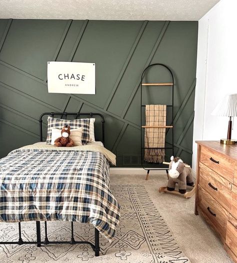 Green walls + natural wood accents = perfection Boys Room Green Accent Wall, Hunter Green Boys Room, Dark Green Shiplap Wall, Green Little Boys Room, Green Kids Room Boys, Boys Room Green Walls, Accent Wall Boys Room, Accent Wall Boys Bedroom, House Schemes