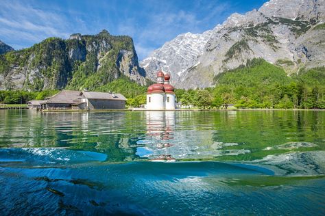 Königssee in Bayern | deutschlandLiebe by Urlaubsguru Konigsee Lake, Glacier Lake, Travel Team, Hamburg Germany, Salzburg, Germany Travel, Bavaria, Versailles, Munich