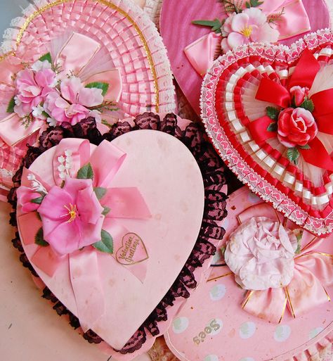 Vintage Decorative Valentines Day - Heart Shaped Chocolate Boxes Satin Lace Frilly Girly Heart Shaped Boxes, Creative Birthday, Vintage Valentine Cards, Valentine Chocolate, Holiday Mood, My Funny Valentine, Valentine Candy, Vintage Candy, Saint Valentine