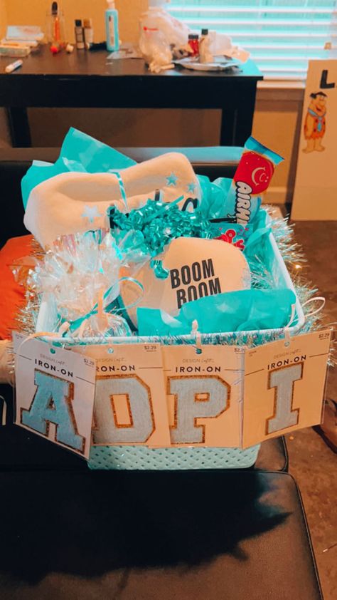 Big Little Sorority Baskets, Sorority Big Little Baskets Ideas, Diy Big Little Gifts, Big Little Basket Fillers, Sorority Basket Ideas, Little Baskets Sorority Ideas, Big Little Baskets, Big Little Baskets Ideas, Initiation Basket