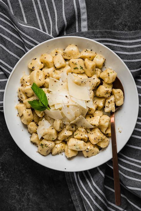 Homemade Gnocchi with Leftover Mashed Potatoes - Need some ideas for how to use your leftover Mashed Potatoes? This has become one of our favorite homemade gnocchi recipes! Use these gnocchi in your favorite soup, baked casserole, or alongside your favorite pasta sauce. The best way to use any mashed potatoes you have left over! lifeasastrawberry.com Mashed Potato Gnocchi, Ultimate Mashed Potatoes Recipe, Ultimate Mashed Potatoes, Food Composition, Gnocchi Recipes Homemade, Perfect Mashed Potatoes, Best Mashed Potatoes, Potato Fritters, Homemade Gnocchi