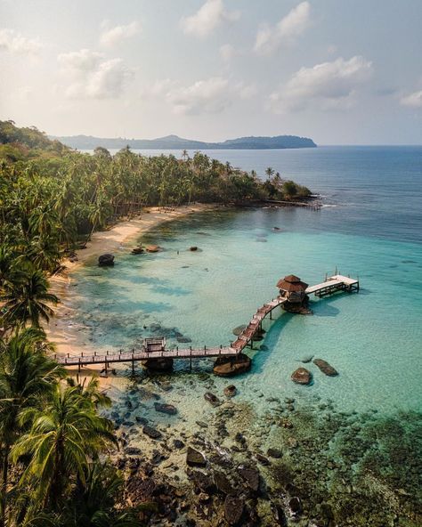 Will - Travel Photographer on Instagram: “Good Morning Sunshine ☀️ 📍Koh Kood, Thailand 🇹🇭 I hope everyone’s had a lovely day or start of the day... ☕️ it’s really starting to heat…” Koh Kood Thailand, Thailand Bucket List, Koh Kood, Asia Trip, Tropical Beaches, Good Morning Sunshine, Ancient City, Koh Samui, Ancient Ruins