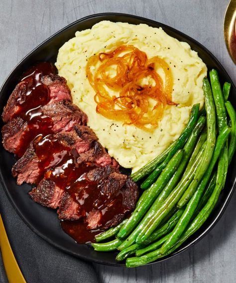 HelloFresh Bavette Steak, Pan Sauce, Hello Fresh Recipes, Recetas Keto, Dandelion Recipes, Roasted Asparagus, Hello Fresh, Meal Kit, Premium Ingredients