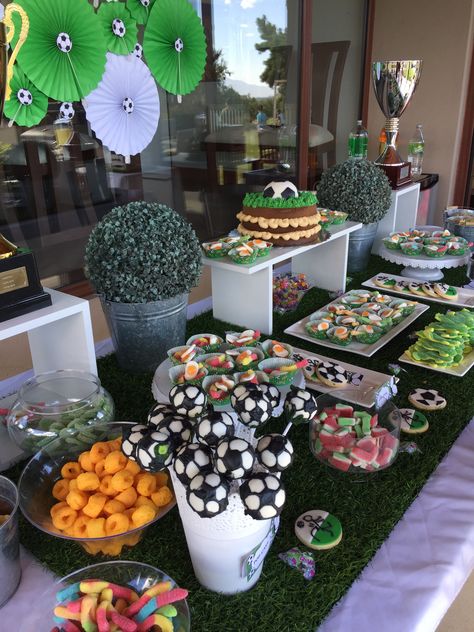 Soccer Candy Table Ideas, Soccer Party Decorations, Football Cupcakes, Sports Banquet, Soccer Birthday Parties, Soccer Theme, Football Birthday Party, Soccer Birthday, Soccer Party