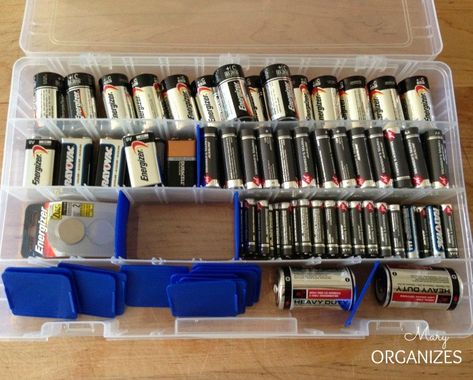 Battery Organization, Garage Storage Plans, Battery Organizer, Organization Hacks Diy, Box Hacks, Organize Ideas, Storage And Organization Ideas, Clever Organizer, Diy Girls