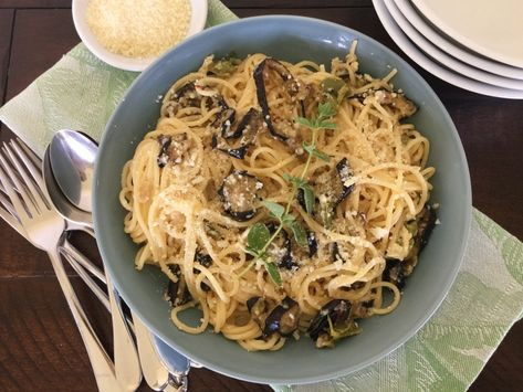 Roasted Eggplant Carbonara - Recipe! Meatless Mondays! - Live. Love. Laugh. Food. Eggplant Carbonara, Pasta Carbonara Recipe, Banff Lake, Best Macaroni Salad, Fresh Salad Recipes, Roasted Eggplant, Carbonara Recipe, Roast Eggplant, Meatless Mondays