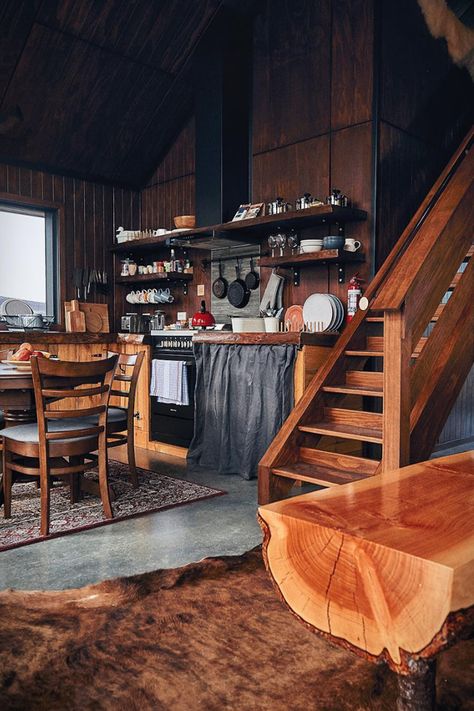 Alaska Cabin, Organize Kitchen, Kitchens Ideas, Little Cabin In The Woods, Cabin In The Mountains, Kitchen Decorations, Decorating Kitchen, Kitchen Renovations, Remodeling Kitchen