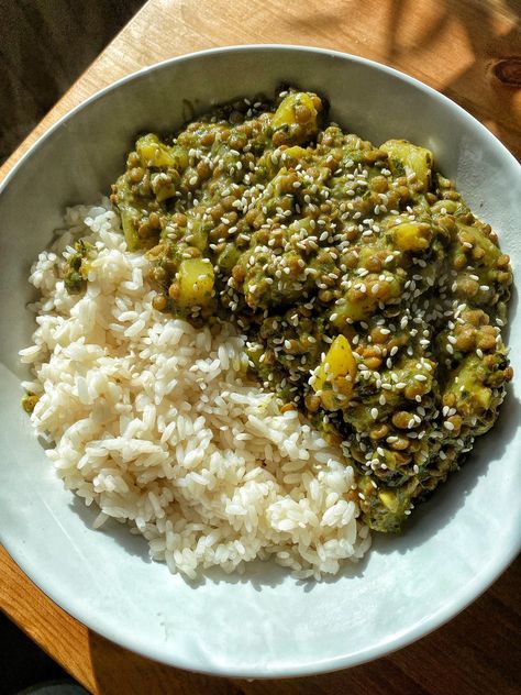 Green Lentil Curry Green Lentil Curry, Green Curry Vegan, Coconut Green Curry, Vegan Lentil Curry, Green Lentil Recipes, Curry Lentils, Vegan Thai Green Curry, Hasselback Sweet Potatoes, Lentil Curry Recipes