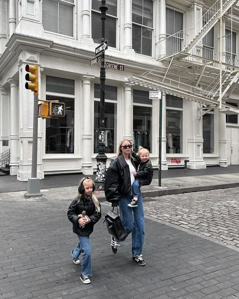 Family duties in NYC 🤍 last pic is my fav! | Instagram Nyc Family Aesthetic, Nyc Family, Nyc Lifestyle, Rich Family, Instagram Family, Manifestation Board, Family Outfits, Dream Life, Vision Board