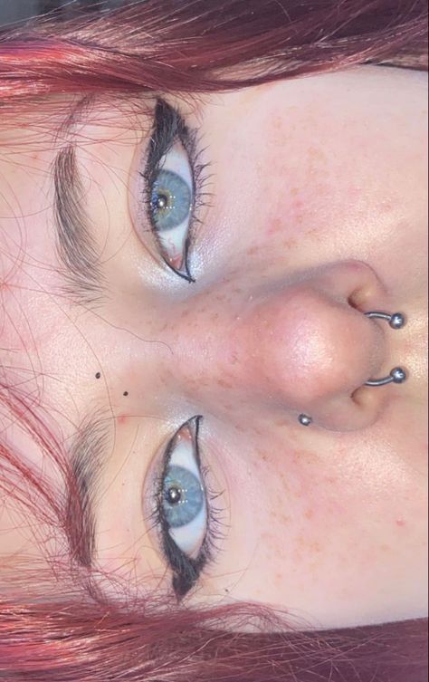 Piercing Ideas Nose Septum, Middle Nose Piercing Septum, Septum And Nose Piercing Hoop, Nose Piercing Grunge, Septum Peicerings, Nostril And Septum Piercing Together, Septum Piercing Aesthetic, Grunge Piercings, Doe Eye Makeup