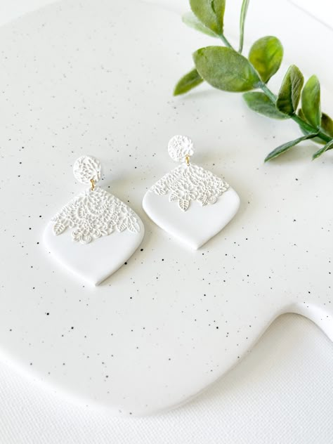 Bachelorette Earrings, Engagement Gifts For Bride, White Flower Earrings, White Flower Earring, Polymer Clay Gifts, Diy Earrings Polymer Clay, Handmade Clay Jewelry, Just Engaged, White Bride