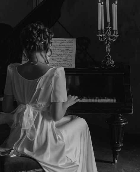 Piano Photoshoot, Piano Photography, Piano Girl, Maxon Schreave, Royalty Aesthetic, Piano Player, Playing Piano, Princess Aesthetic, Academia Aesthetic