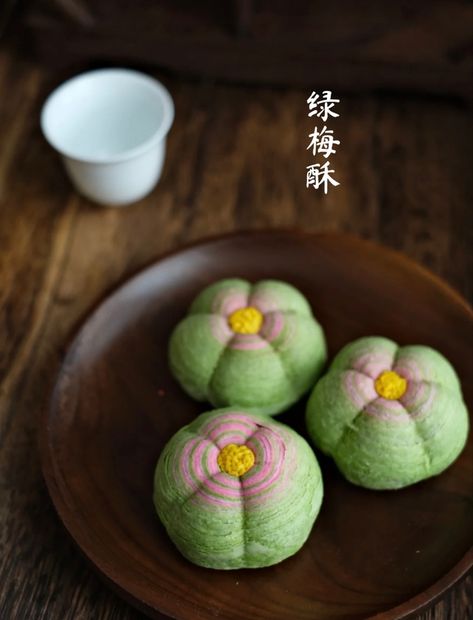 #chinesestyle #pastry #chinesepastry #delicious #desserts #deliciousfood Chinese Sweets, Asian Pastry, Chinese Pastry, Chinese Desserts, Chinese Cake, Mooncake Recipe, Afternoon Tea Recipes, Chinese Dessert, Recipe Dessert