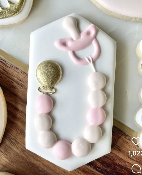 Pacifier Cookies Decorated, Baby Shower Royal Icing Cookies, Baby Cookies Decorated, Baby Shower Cookies Neutral, Baby Bottle Cookies, Baby Boy Cookies, Cookie Recipes Decorating, Royal Iced Cookies, Sugar Cookie Royal Icing