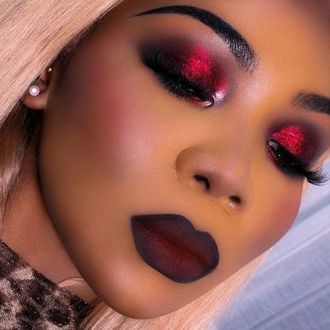 Deep Red Eye Makeup, Red Queen Makeup, Red And Black Eye Makeup, Vampire Makeup Ideas, Vamp Makeup, Black And Red Makeup, Black Makeup Looks, Red Eyeshadow Look, Makeup Ideas For Halloween