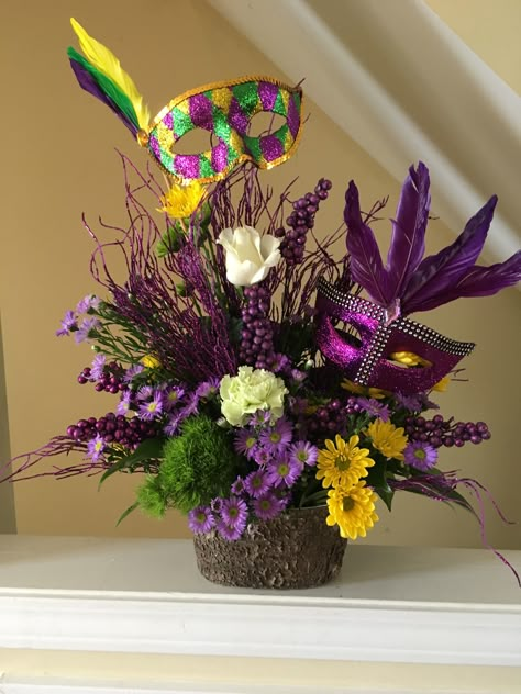 Mardi Gras Flower Centerpieces, Mardi Gras Arrangements, Mardi Gras Floral Arrangements, Floriculture Projects, Mardi Gras Flower Arrangements, Mardi Gras Flowers, Masquerade Centerpieces, Mardi Gras Party Decorations, Masquerade Party Decorations