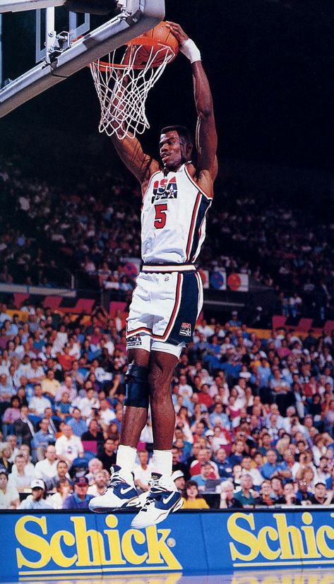 Dream Team 1992, Usa Dream Team, Nba Uniforms, Nba Wallpaper, Team Usa Basketball, David Robinson, Nba Mvp, Basketball Practice, Nba Outfit