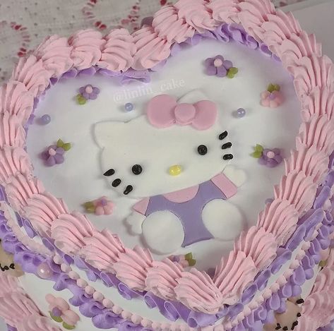 Purple Hello Kitty Cake, Sanrio Heart Cake, Heart Shaped Hello Kitty Cake, Hello Kitty Birthday Theme, Chinese Cake, Purple Cakes Birthday, Hello Kitty Birthday Cake, Friends Cake, Heart Cakes